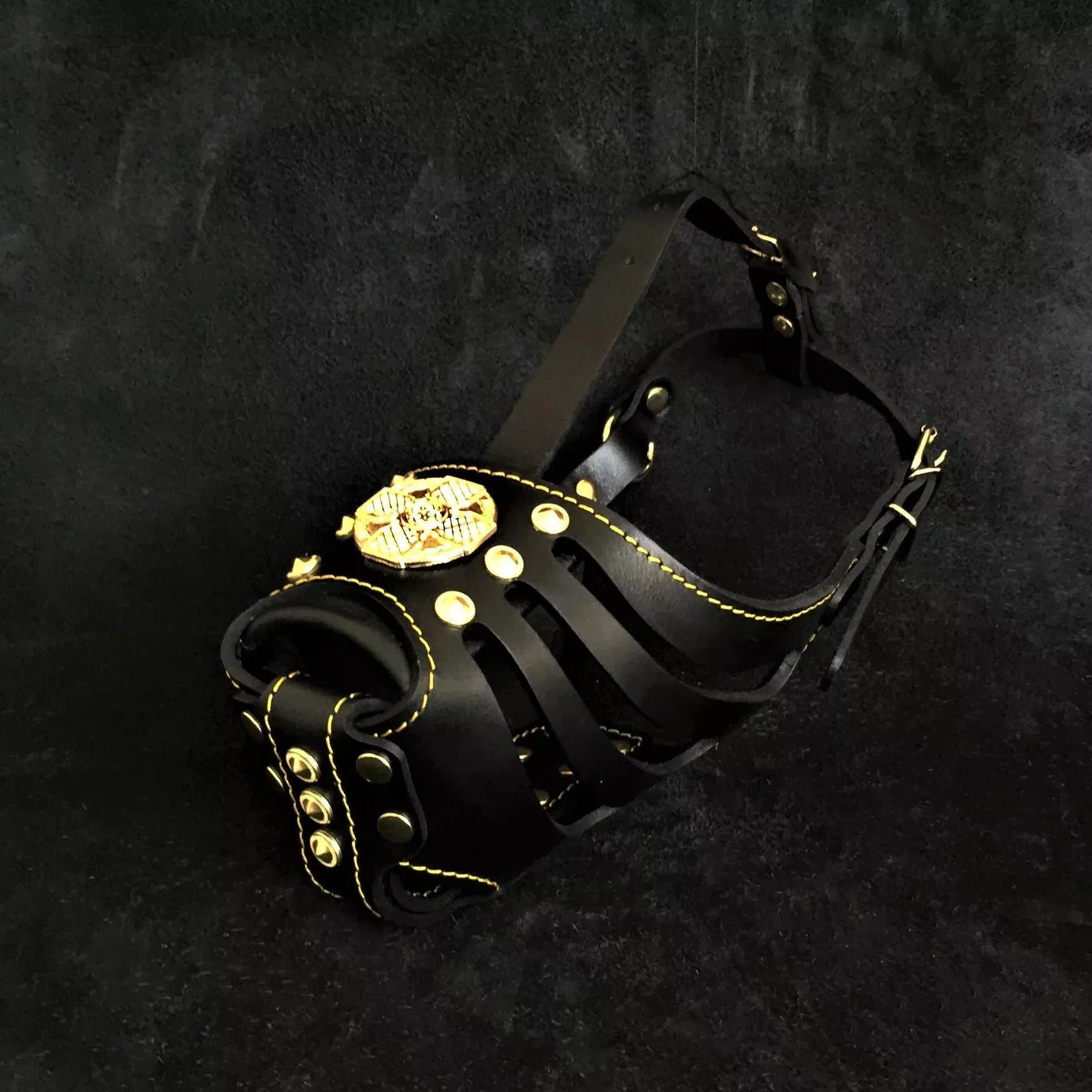 maximus-basket-muzzle-black-gold ”Maximus” Basket Muzzle Black & Gold